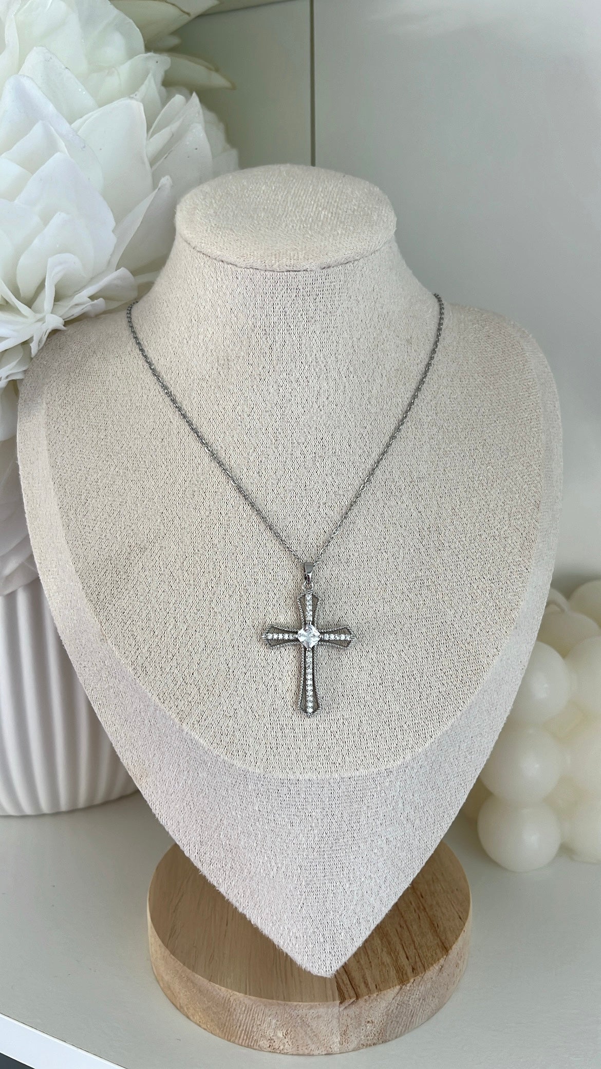 Collier Sarah