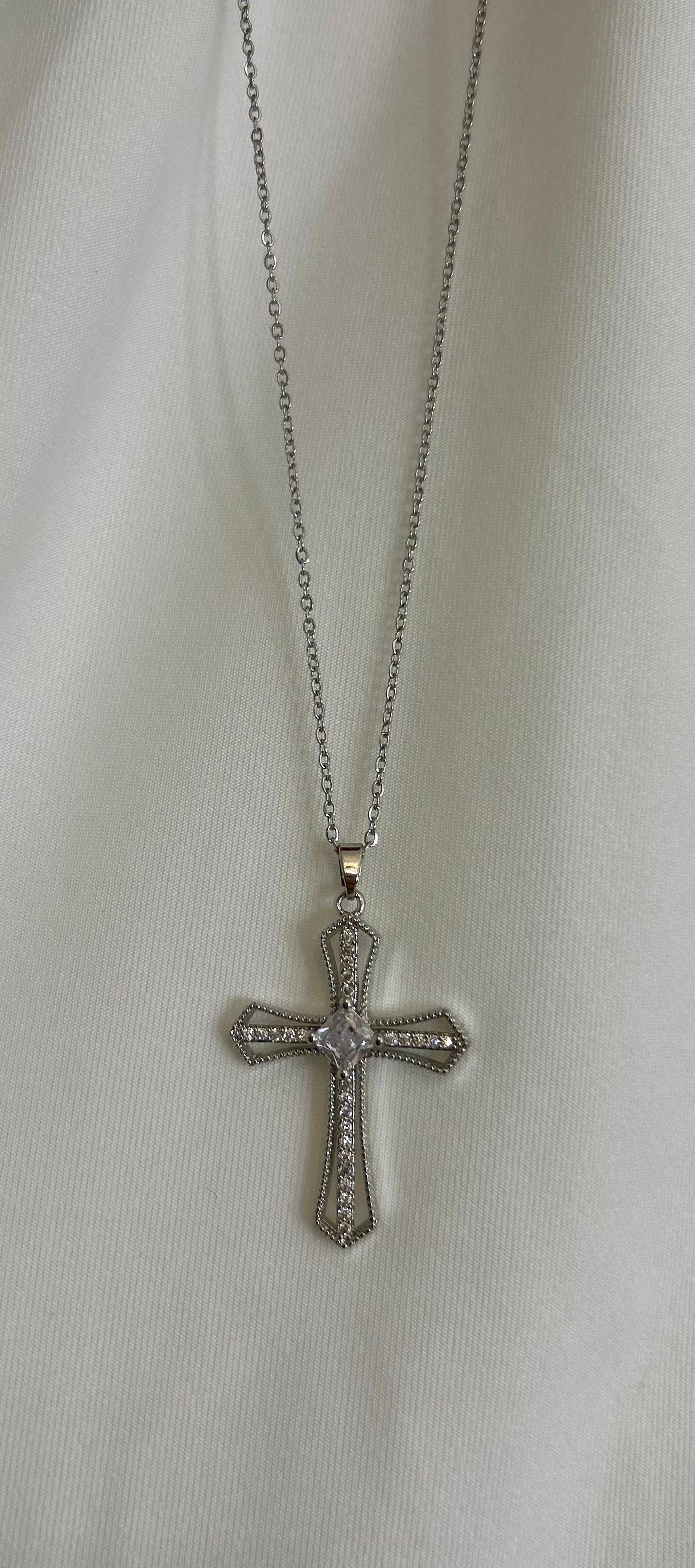 Collier Sarah